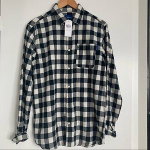 (SOLD) Men’s Large Button-Up LS Shirt. 🏁